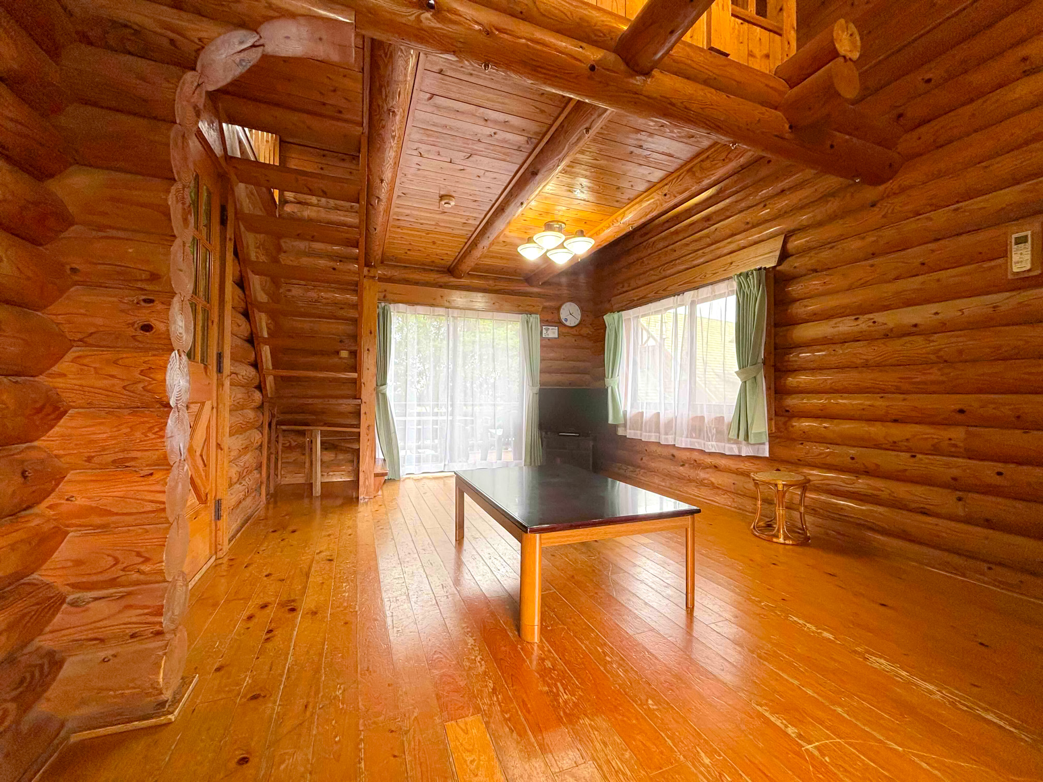 ふれあいの里ログハウス内観